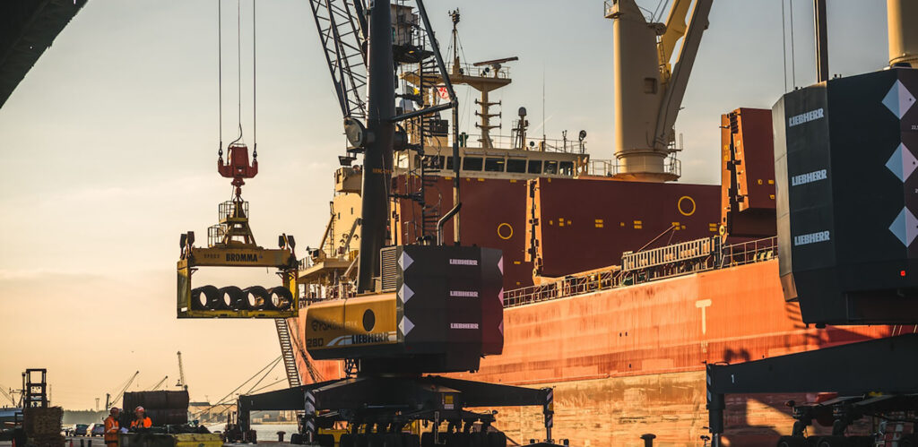 Crane handling breakbulk cargo at PSA Antwerp